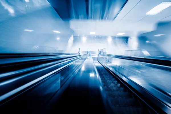 Bewegungs Rolltreppe Flughafen Konzept Des Geschäftlichen Hintergrunds Blau Getönte Bilder — Stockfoto