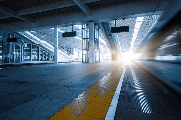 Beschleunigter Zug Vom Bahnhof Entfernt Shanghai China — Stockfoto