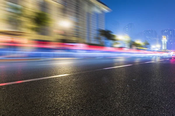 夜の街での車のスピード ライト — ストック写真