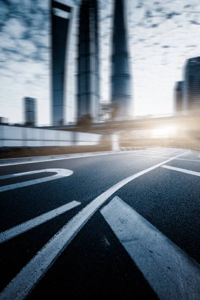 急速な都市交通のきれいな道 — ストック写真