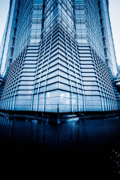 Fachada Edifício Escritórios Moderno Imagens Tonificadas Azuis — Fotografia de Stock