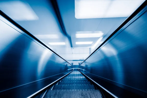 Escalera Mecánica Edificio Oficinas Moderno Imágenes Tonos Azules — Foto de Stock