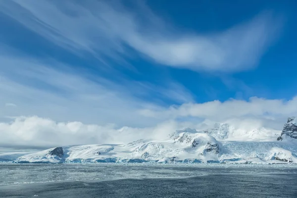 Ταξιδεύουν Από Ερευνητικό Πλοίο Μελετώντας Κλιματικές Και Καιρικές Αλλαγές Στην — Φωτογραφία Αρχείου