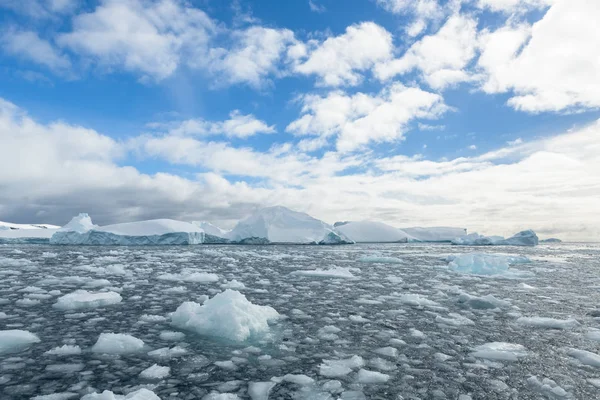 Reizen Door Het Onderzoeksschip Bestuderen Van Klimatologische Weer Veranderingen Antarctica — Stockfoto