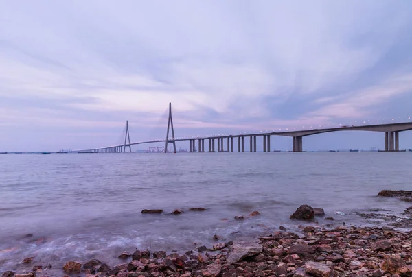 Moderna Bron Susnet Landskap Trafik — Stockfoto