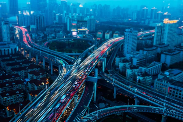 航空写真ビュー 夜に高架上海中国 — ストック写真