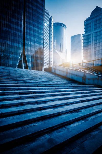 Fachada Edifício Escritórios Moderno Imagens Tonificadas Azuis — Fotografia de Stock