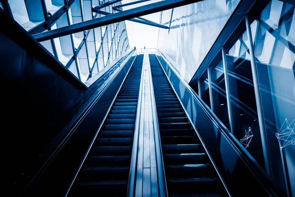 Escalera Mecánica Edificio Oficinas Moderno Imágenes Tonos Azules — Foto de Stock