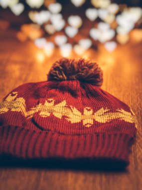 closeup kış xmas kap üzerinde ahşap masa.