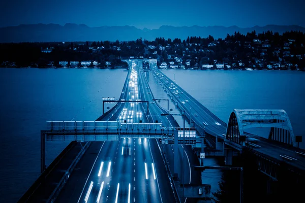 Pohled Vysoké Způsobem Noční Době Seattlu Mercer Island Usa — Stock fotografie