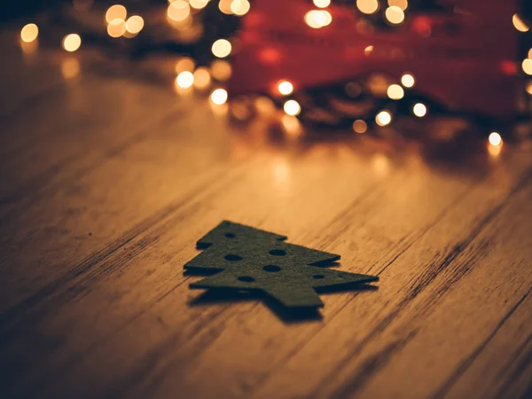 Albero Carta Natale Sdraiato Sul Tavolo Legno Ripresa Studio — Foto Stock