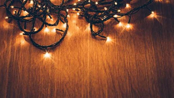 Luces Hadas Navidad Una Mesa Madera Tiro Estudio —  Fotos de Stock