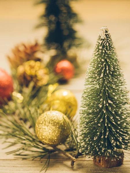 Noel süsler, retro tarzı stüdyo çekim.