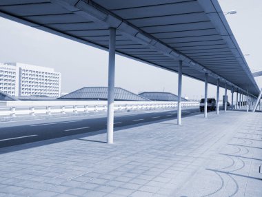 Japonya'da Havaalanı yolu.