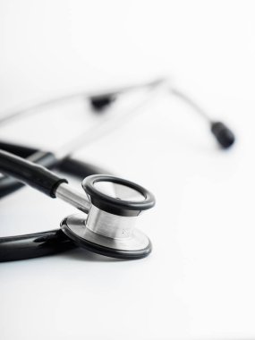 Beyaz arka plan üzerinde stetoskop, Studio vurdu.