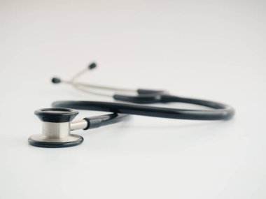 Beyaz arka plan üzerinde stetoskop, Studio vurdu.
