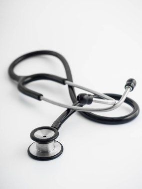 Beyaz arka plan üzerinde stetoskop, Studio vurdu.