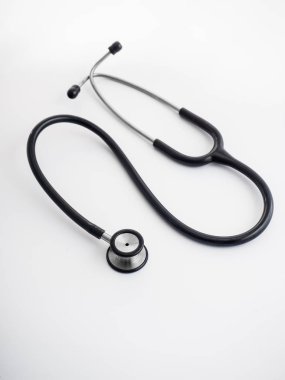Beyaz arka plan üzerinde stetoskop, Studio vurdu.