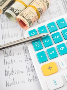 seçici odak resim mali rapor, para ve diğerleri.