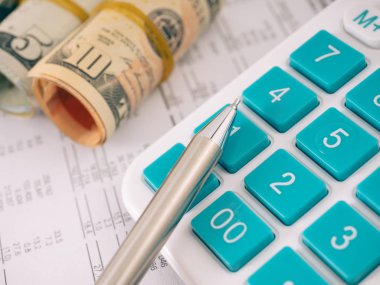 seçici odak resim mali rapor, para ve diğerleri.