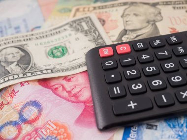 seçici odak resim mali rapor, para ve diğerleri.