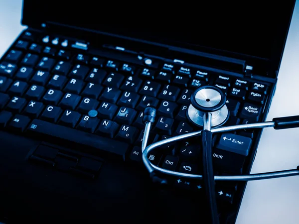 Elektronische Medische Stethoscoop Laptop Blauw Getinte Beelden — Stockfoto