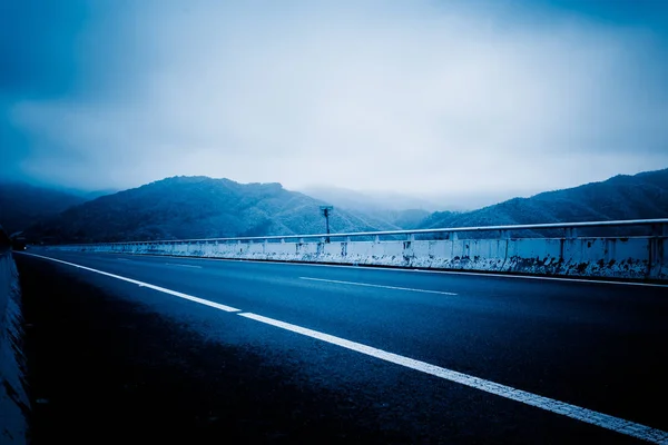 Empty Asphaly Highway Amidst Mountains China — Stock Photo, Image