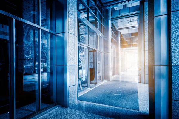 Modernes Bürogebäude Aus Glas Blau Getönt — Stockfoto