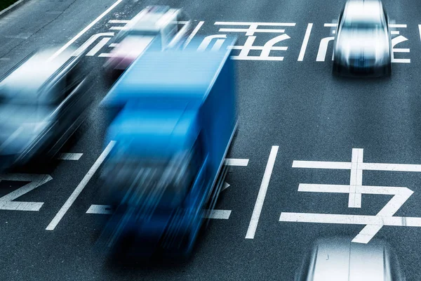 트래픽 구름다리 한자도로에 트래픽 Roadmarking — 스톡 사진