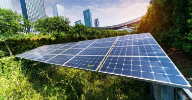 güneş paneli bitki kentsel peyzaj tarihi yerler, ekolojik enerji yenilenebilir kavramı ile.