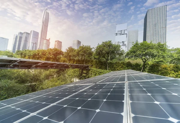 Ηλιακό Εργοστάσιο Ορόσημα Αστικό Τοπίο Οικολογική Ενέργεια Έννοιας Ανανεώσιμες Πηγές — Φωτογραφία Αρχείου