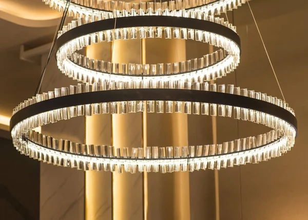 Plafond Binnen Winkelcentrum Versierd Met Ronde Lampen — Stockfoto
