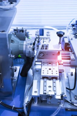 Robot kolu kavrama tutamacını pnömatik giriş