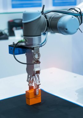 endüstriyel üretim tesisi, akıllı fabrika sanayi 4.0 konsept robot makine aleti.