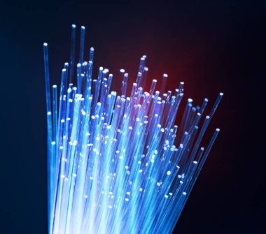 Optik fiber dinamik teknoloji arka planının derinliklerinden uçuyor.