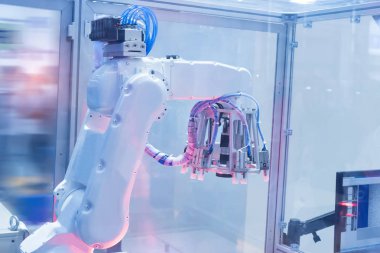 endüstriyel üretim tesisi, akıllı fabrika sanayi 4.0 konsept robot makine aleti.