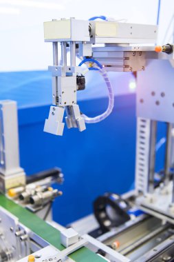 endüstriyel üretim tesisi, akıllı fabrika sanayi 4.0 konsept robot makine aleti.