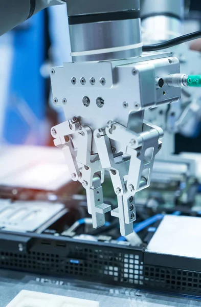 endüstriyel üretim tesisi, akıllı fabrika sanayi 4.0 konsept robot makine aleti.