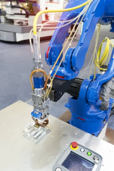 Robotic Obrabiarek Zakładzie Produkcji Przemysłowej Pojęcia Przemysłu Smart Factory — Zdjęcie stockowe