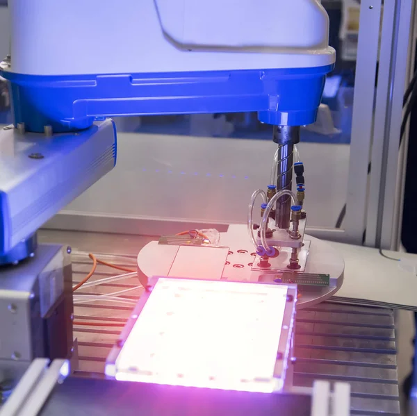 endüstriyel üretim tesisi, akıllı fabrika sanayi 4.0 konsept robot makine aleti.