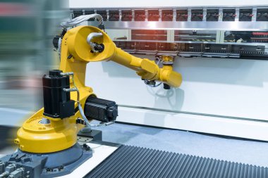 Robotik ve otomasyon sistem denetim uygulamasında robot kol otomatikleştirmek