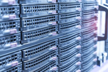 Veri merkezindeki modern sunucular dikey