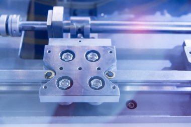 Robotik ve otomasyon sistem denetim uygulamasında robot kol otomatikleştirmek