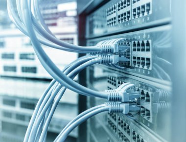 ağ kabloları satırı bir anahtara bağlanır