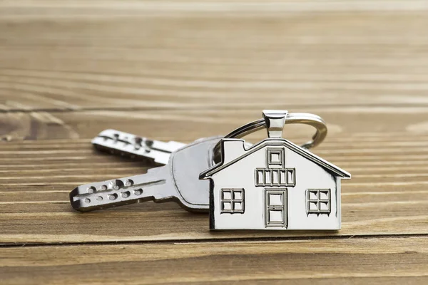 Keychain House Symbol Keys Wooden Background Real Estate Concept — ストック写真