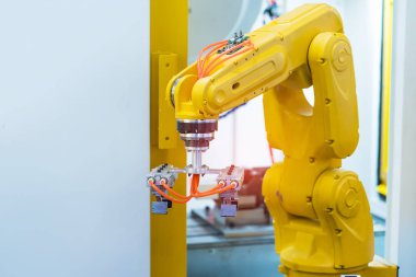 Robot makine aleti endüstriyel üretim tesisi, akıllı fabrika sanayi 4.0 konsept.