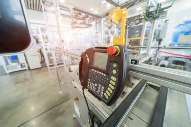 Elektronik endüstrisinin otomatik robot makinesinin kontrol paneli.
