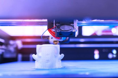 3D printerlere harcama maddeler nesneyi yazdırma