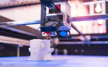 3D printerlere harcama maddeler nesneyi yazdırma