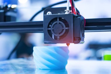 3D printerlere harcama maddeler nesneyi yazdırma